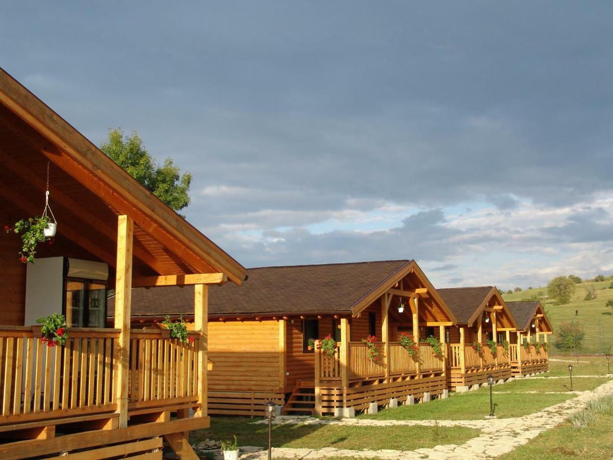 Complex Agroturistic Livada De Nuci Villa Baia de Fier Dış mekan fotoğraf